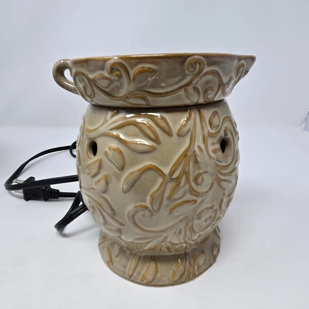 SCENTSY MALTA FULL SIZE WARMER WITH BOX RETIRED ISLAND COLLECTION WATER PITCHER